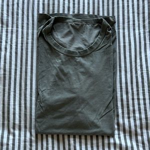 Lululemon T-Shirt